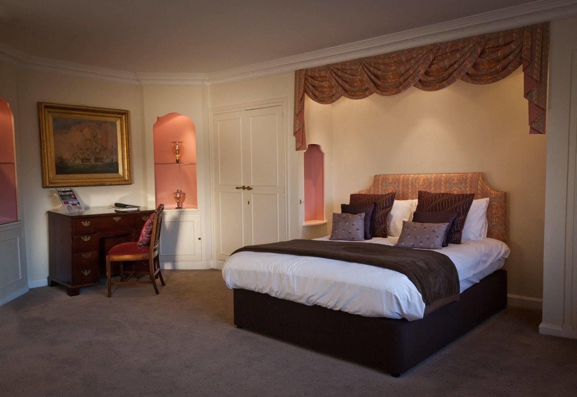 Ghyll Manor Country Hotel Хоршам Экстерьер фото
