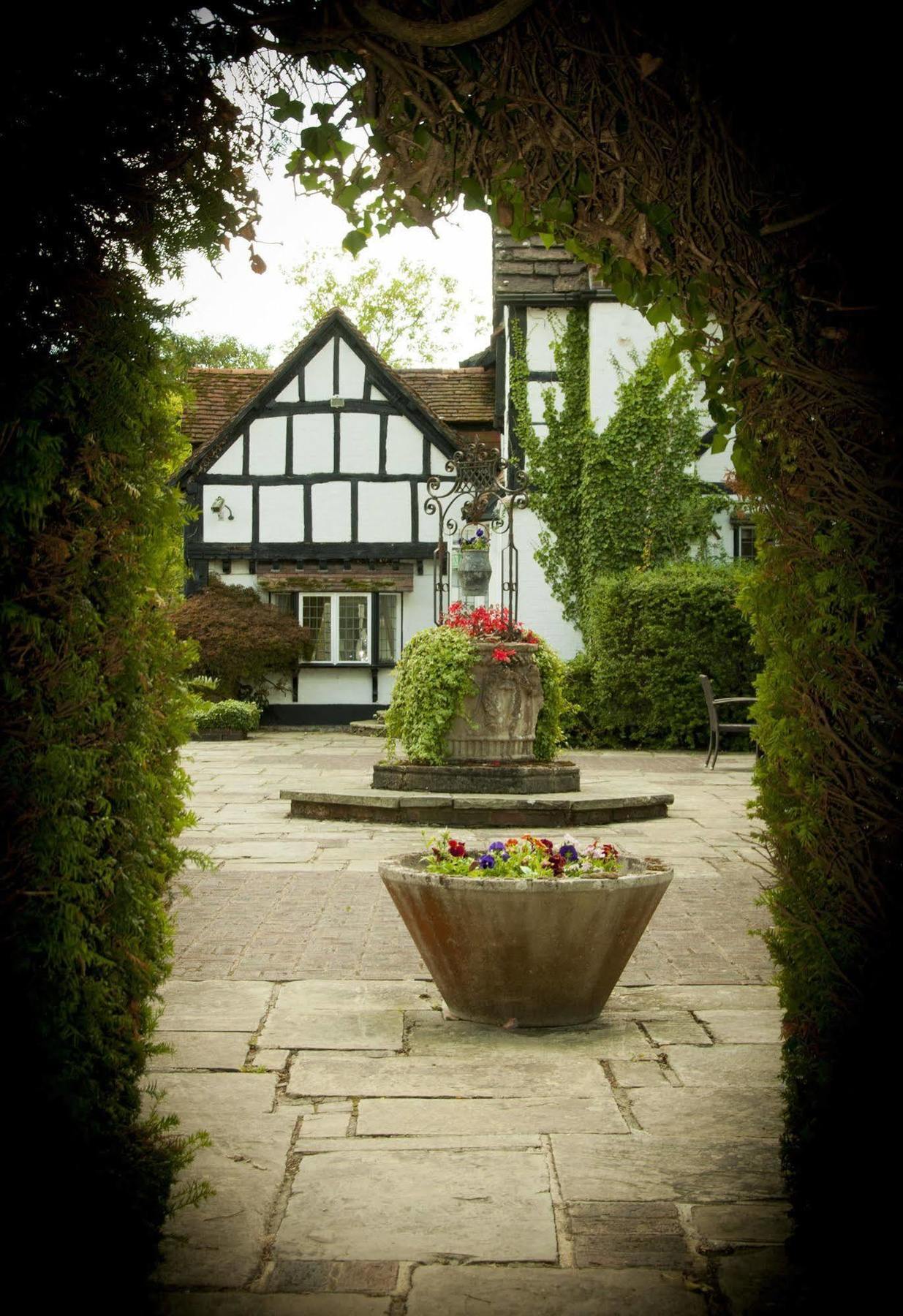Ghyll Manor Country Hotel Хоршам Экстерьер фото
